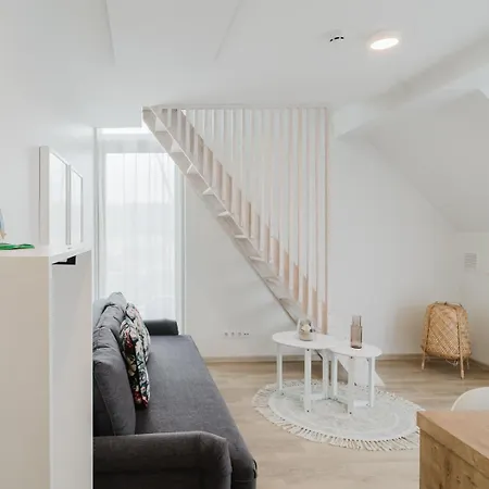 White By Monto Apartment